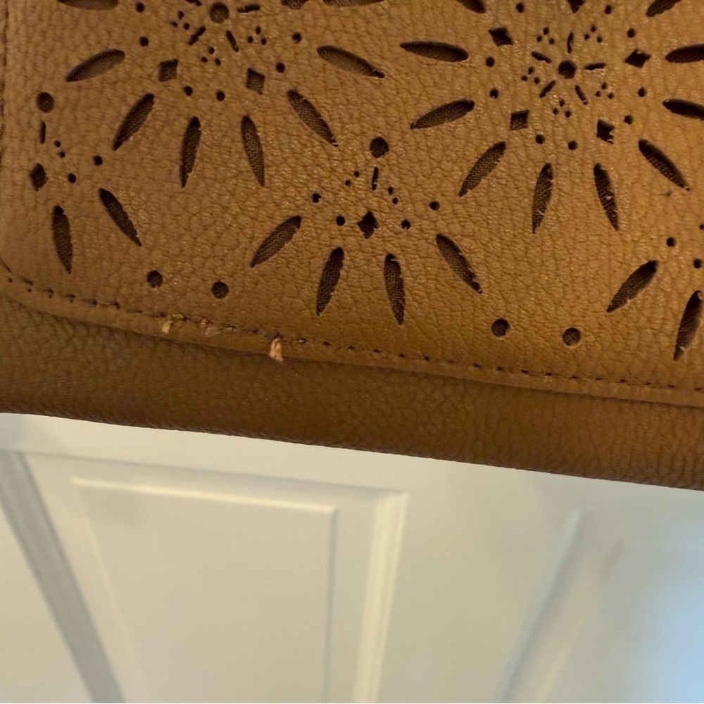 Tan Leather Crossbody Bag with Structured Design - Picture 3 of 14